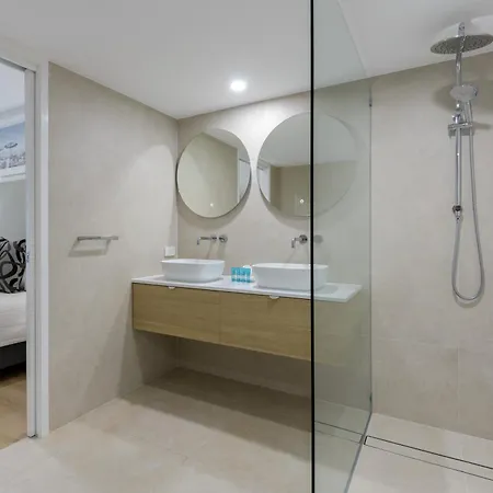 Mandalay Luxury Beachfront Apartments Port Douglas Exterior photo