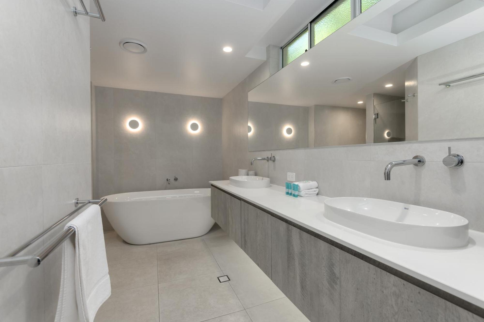 Mandalay Luxury Beachfront Aparthotel 5*