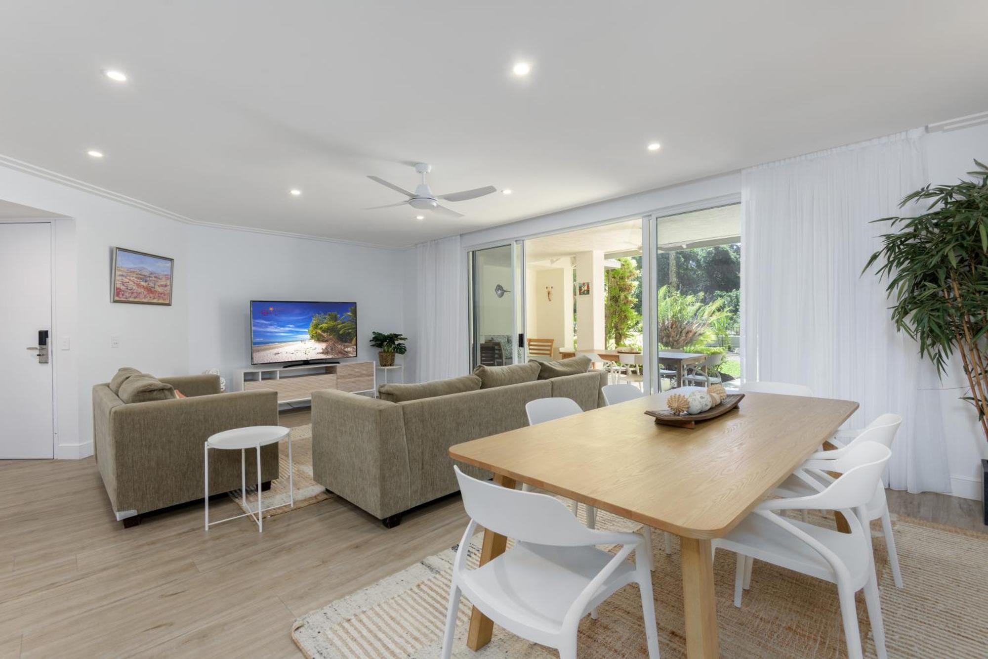 Aparthotel Mandalay Luxury Beachfront Port Douglas